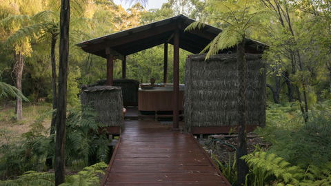 Mudstone Spa Retreat - VIC Tourism 0