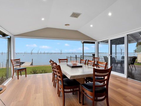 Mulwala Lakeside Waterfront - VIC Tourism 0