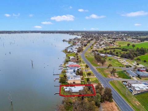 Mulwala Lakeside Waterfront - VIC Tourism 2