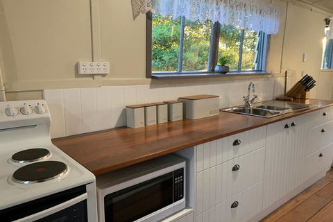 Murray's Farm Cottage - VIC Tourism 0