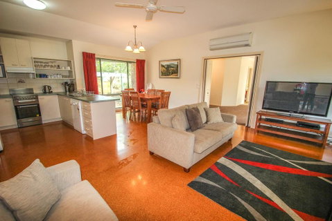 Mystic Mountain Lodge - VIC Tourism 1