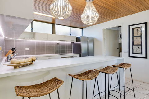 Nautilus Beachfront Villas & Spa - VIC Tourism 3