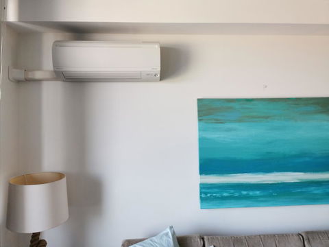 Near Airport & Train Station Stylish Two-Story Apartment - VIC Tourism 2