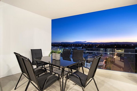 NEO Apartments Mermaid Beach - VIC Tourism 3