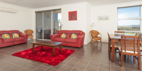Cosy Corner Sea View Apartments - VIC Tourism 11