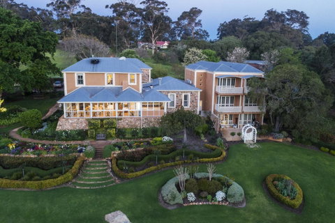 Grand Mercure Basildene Manor - VIC Tourism 0