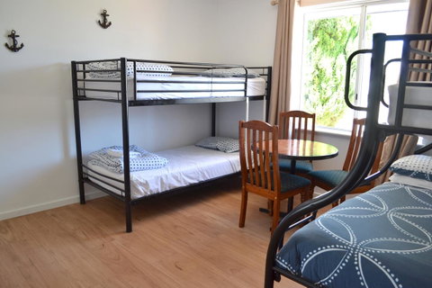 Busselton Ithaca Motel - VIC Tourism 15