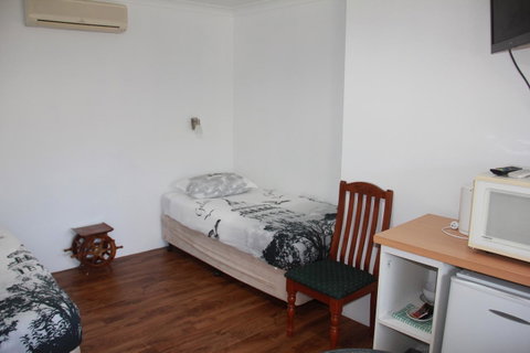 Busselton Ithaca Motel - VIC Tourism 40