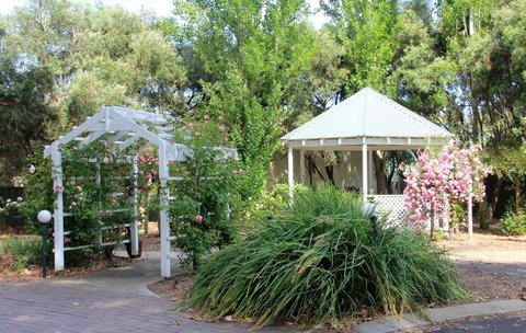 Busselton Ithaca Motel - VIC Tourism 11