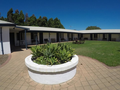 Busselton Ithaca Motel - VIC Tourism 0