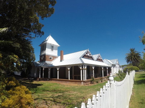 Busselton Ithaca Motel - VIC Tourism 1