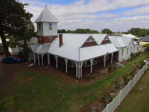 Busselton Ithaca Motel - VIC Tourism 3