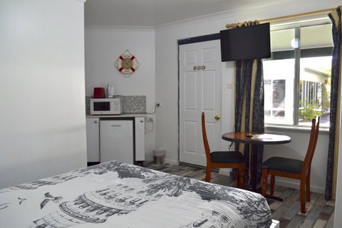 Busselton Ithaca Motel - VIC Tourism 34