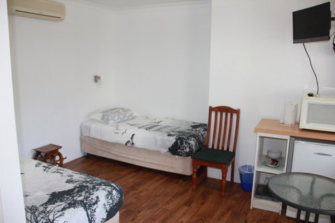 Busselton Ithaca Motel - VIC Tourism 32