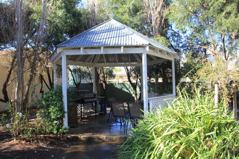 Busselton Ithaca Motel - VIC Tourism 10