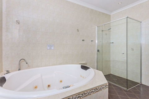 Quality Hotel Bayswater - VIC Tourism 20