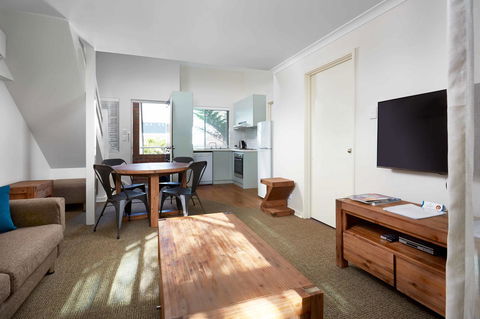 Broadwater Resort Como - VIC Tourism 13
