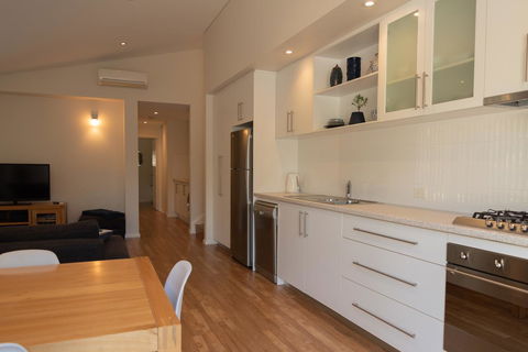 Cape Villas Dunsborough Unit 2 - VIC Tourism 3
