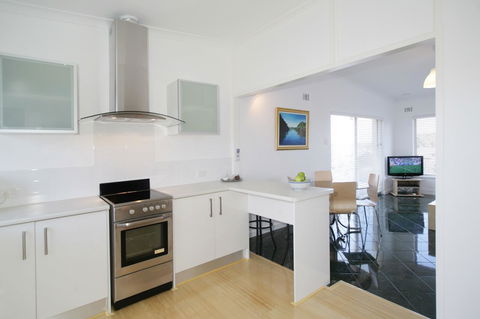 Summer Breeze - Holiday Or Business Apartment - VIC Tourism 5