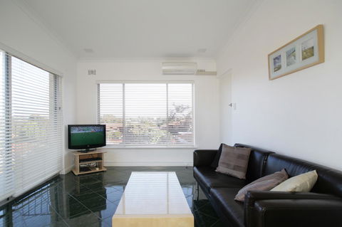 Summer Breeze - Holiday Or Business Apartment - VIC Tourism 3