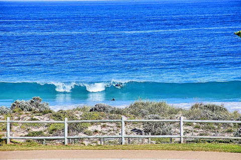 Beachfront @ Scarbs - VIC Tourism 13