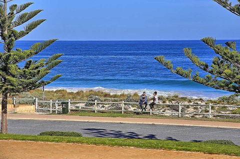 Beachfront @ Scarbs - VIC Tourism 14
