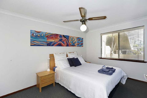 Beachfront @ Scarbs - VIC Tourism 9