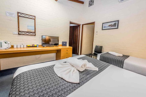 Nightcap At Wintersun Hotel - VIC Tourism 11