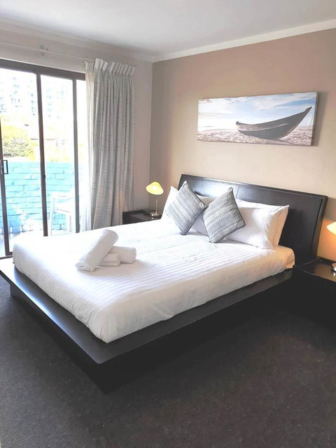 West Beach Lagoon 107 - Great Value - VIC Tourism 4