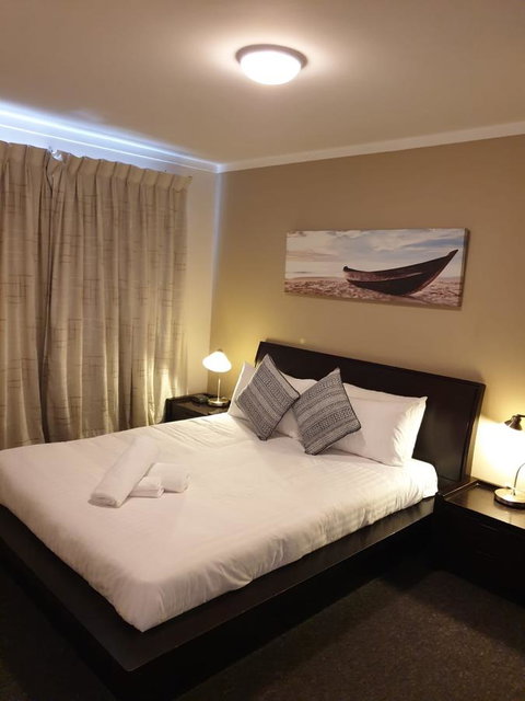 West Beach Lagoon 107 - Great Value - VIC Tourism 3