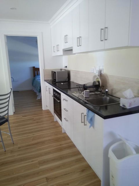 DIANELLA Budget Rooms Happy Place To Stay - VIC Tourism 33