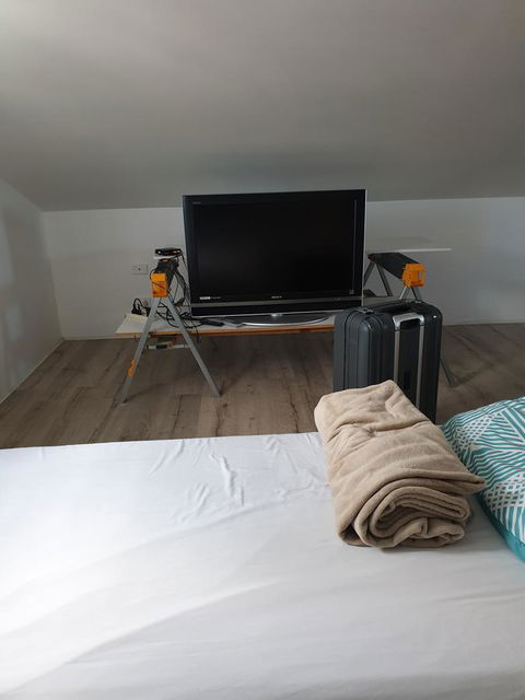 DIANELLA Budget Rooms Happy Place To Stay - VIC Tourism 6