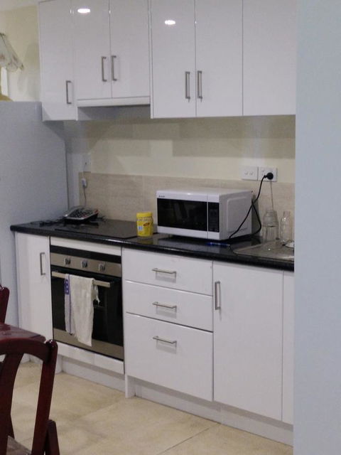 DIANELLA Budget Rooms Happy Place To Stay - VIC Tourism 25