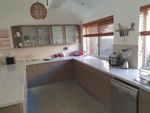 The Entertainer - VIC Tourism 6