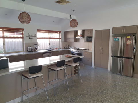 The Entertainer - VIC Tourism 7