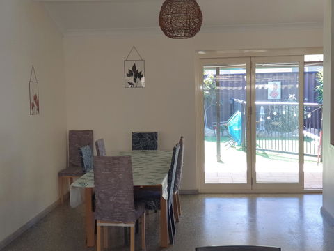 The Entertainer - VIC Tourism 12