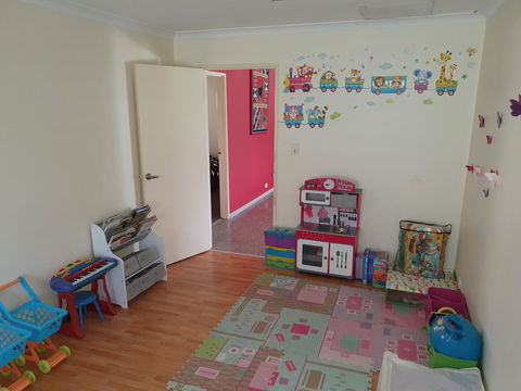 The Entertainer - VIC Tourism 18