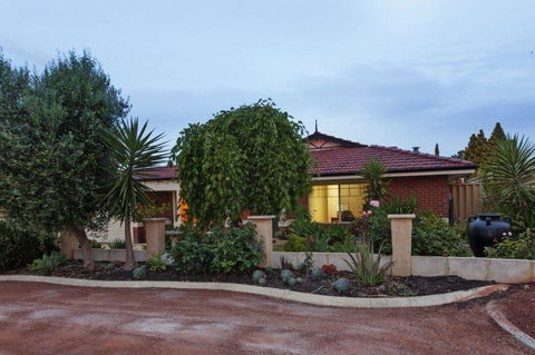 The Entertainer - VIC Tourism 29