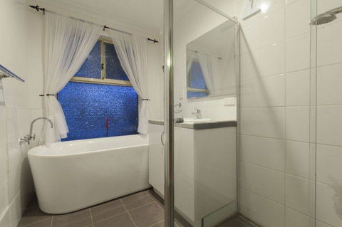 The Entertainer - VIC Tourism 26