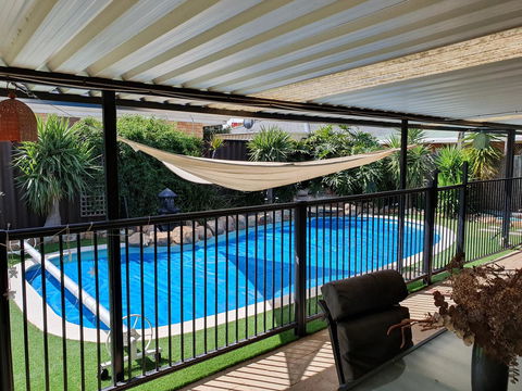 The Entertainer - VIC Tourism 2