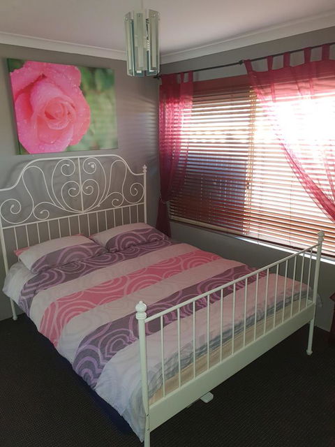 The Entertainer - VIC Tourism 15