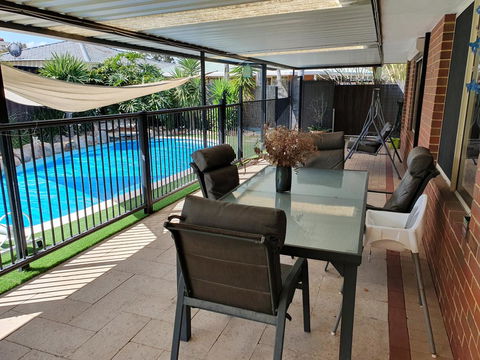 The Entertainer - VIC Tourism 4