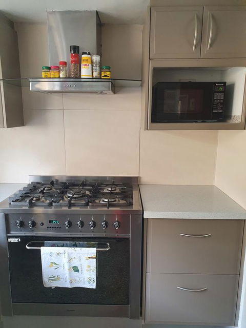 The Entertainer - VIC Tourism 10