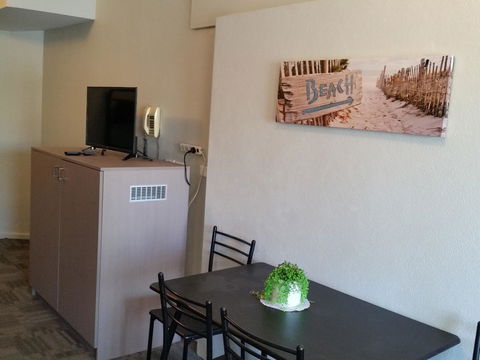 Mandurah Foreshore Motel - VIC Tourism 10