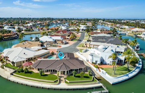 LA ANCHOR ON THE CANALS (MANDURAH) - VIC Tourism 0