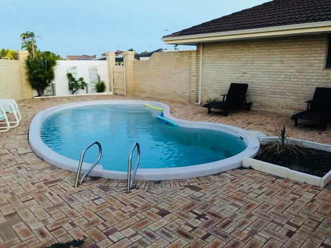 LA ANCHOR ON THE CANALS (MANDURAH) - VIC Tourism 11