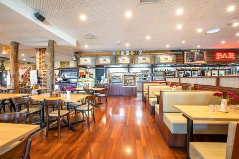 Nightcap At Wanneroo Tavern - VIC Tourism 32