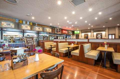 Nightcap At Wanneroo Tavern - VIC Tourism 30