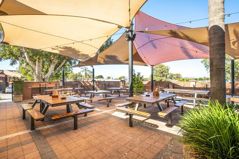 Nightcap At Wanneroo Tavern - VIC Tourism 29