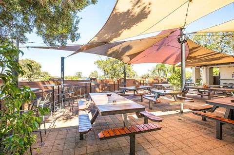 Nightcap At Wanneroo Tavern - VIC Tourism 7